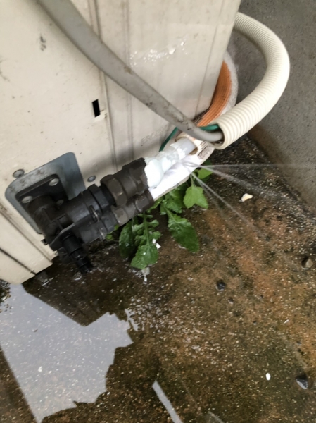  給湯器水漏れ